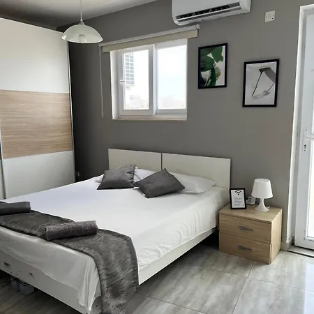 F5 Room 1, Private Double Room With Private Bathroom And Balcony In Shared Flat Msida Exterior photo