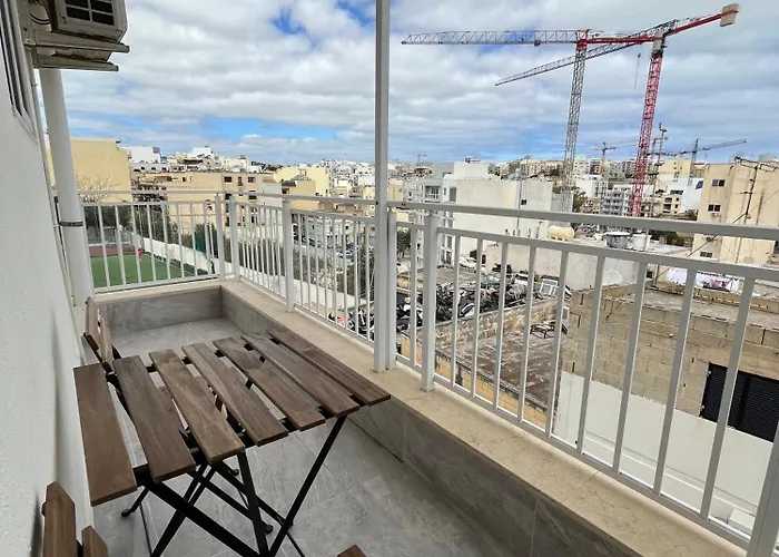F5 Room 1, Private Double Room With Private Bathroom And Balcony In Shared Flat