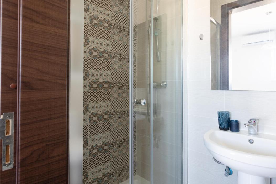 Homestay F5 1, Private Double With Private Bathroom And Balcony In Shared Flat