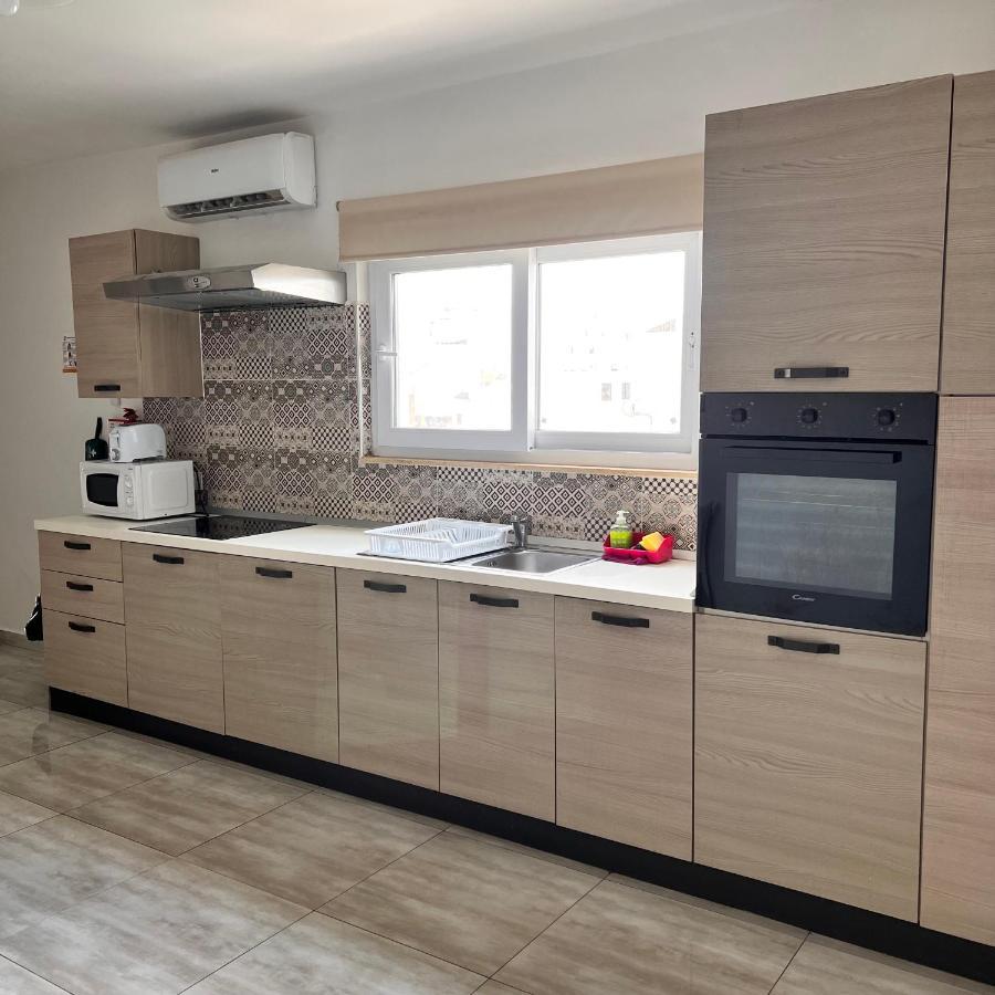 Homestay F5 1, Private Double With Private Bathroom And Balcony In Shared Flat *