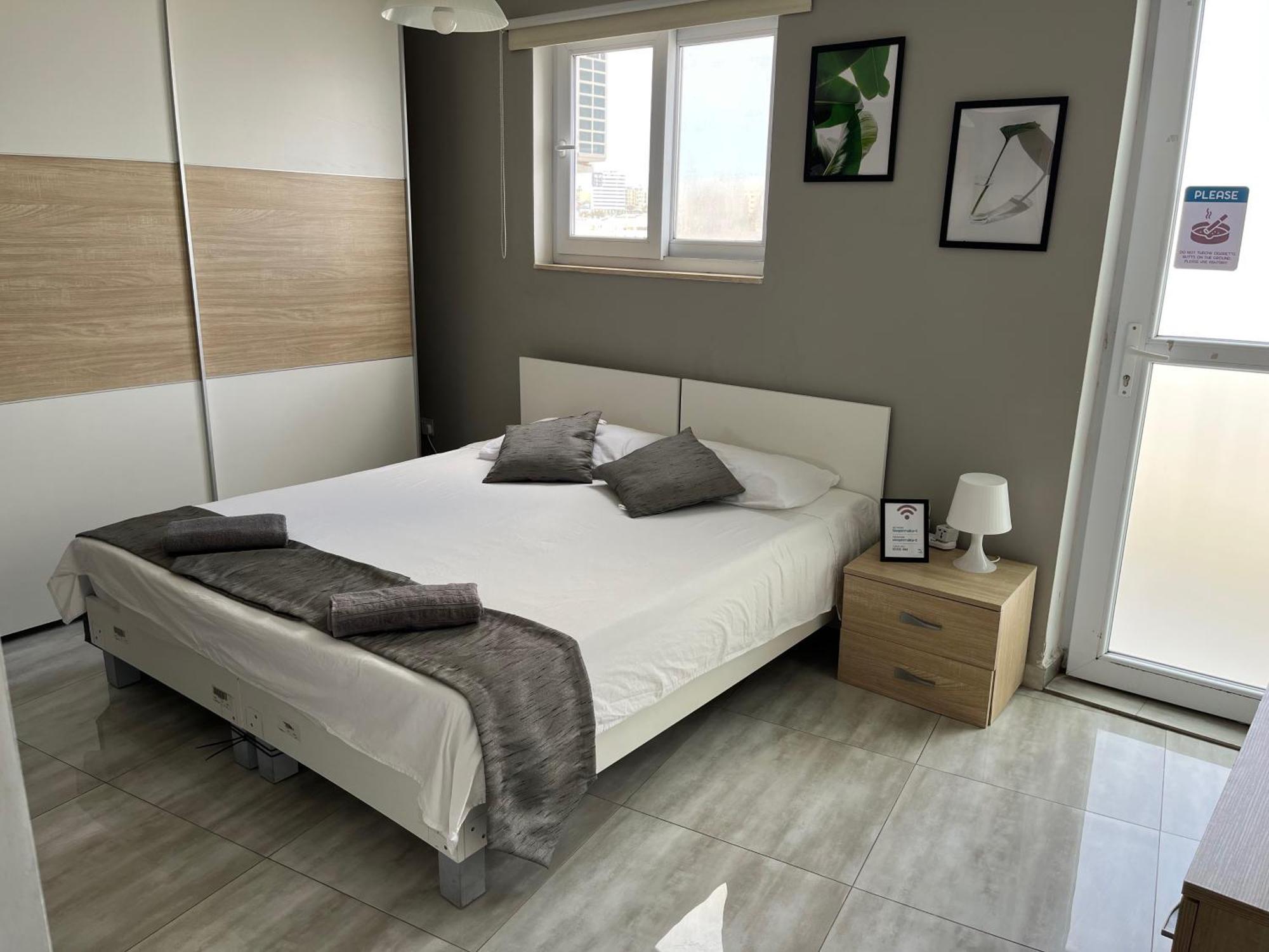Homestay F5 1, Private Double With Private Bathroom And Balcony In Shared Flat *