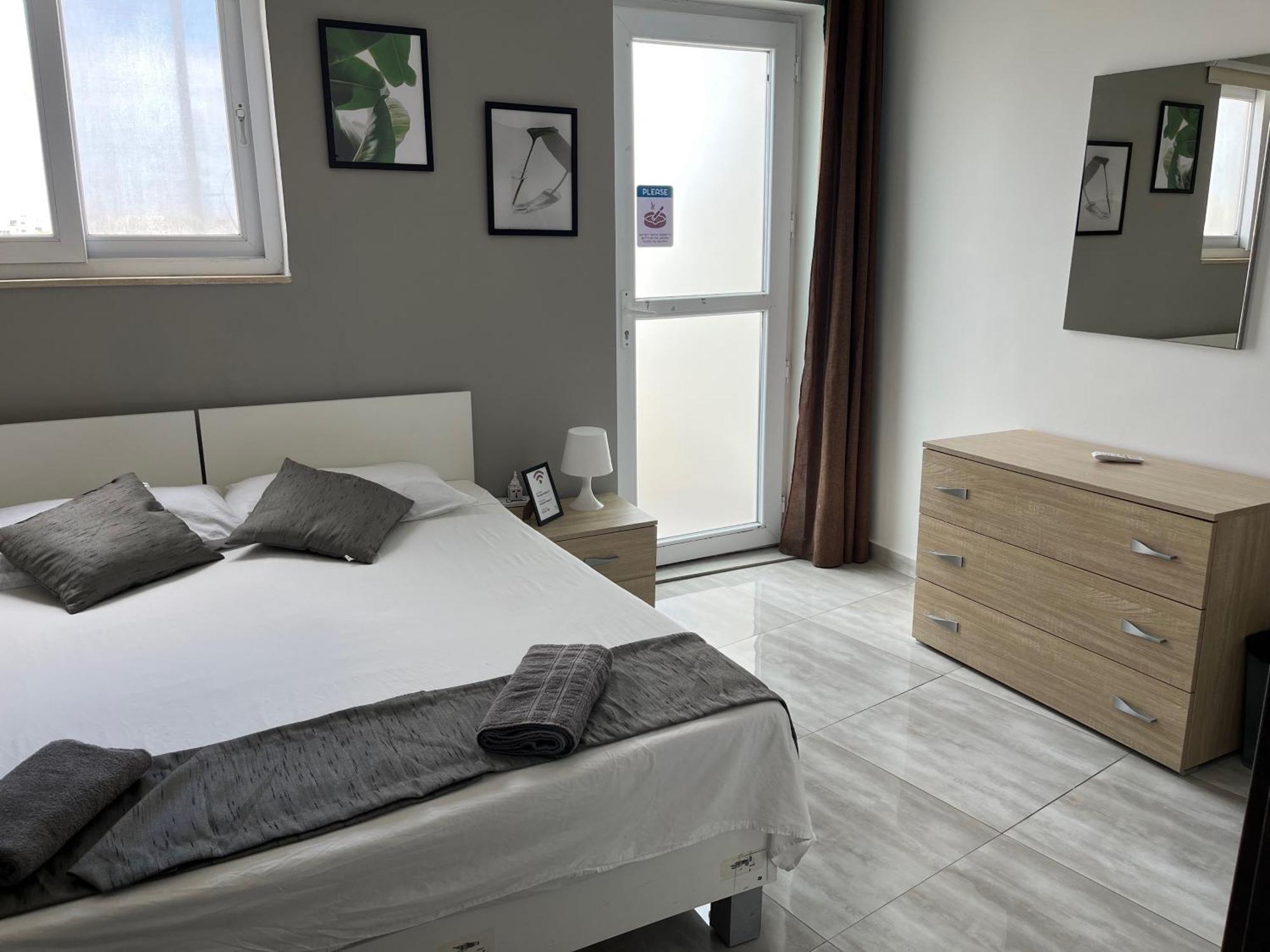 F5 1, Private Double With Private Bathroom And Balcony In Shared Flat